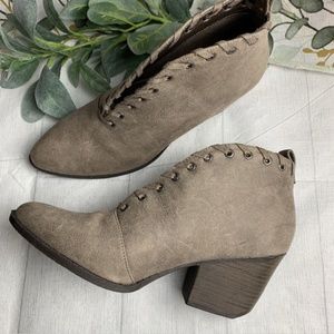Coconuts by MATISSE  Heeled Ankle Boots Taupe Lace Up Detail Slip On Size 6.5